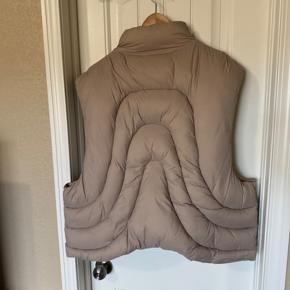 BY DYLN Puffer Vest Tan Quilted Collarless Sleeveless Women's Size L NWT - Picture 6 of 8